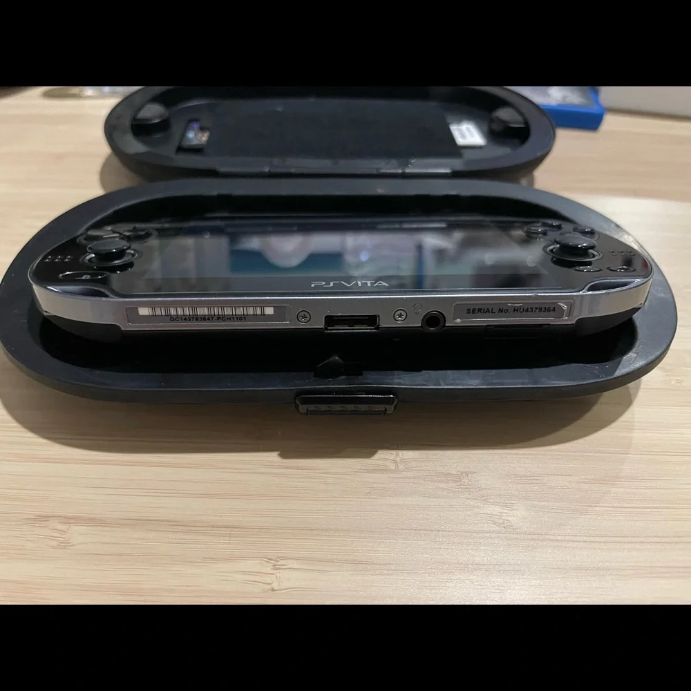 Sony play station vita  pch-1101 black color